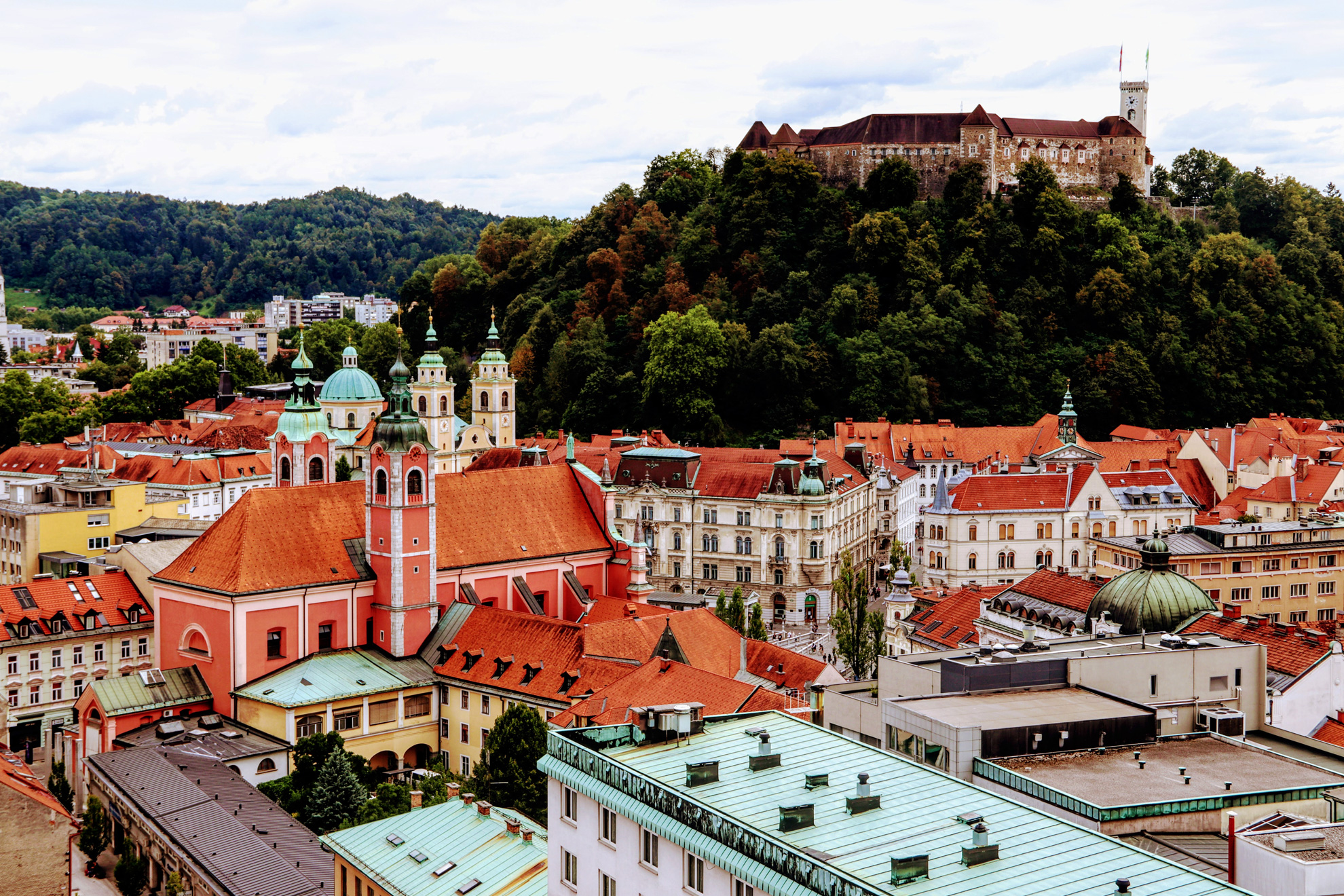 Приказно пътешествие - Словения и Хърватия - Крепостният хълм със Замъкът Любляна, Любляна, Словения - Ljubljana Castle on Castle Hill, Ljubljana, Slovenia
